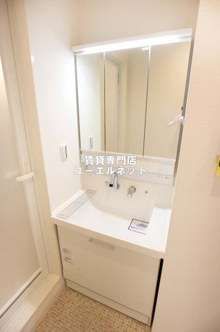 洗面設備　清潔感ある独立洗面台で毎日気持ちよく♪