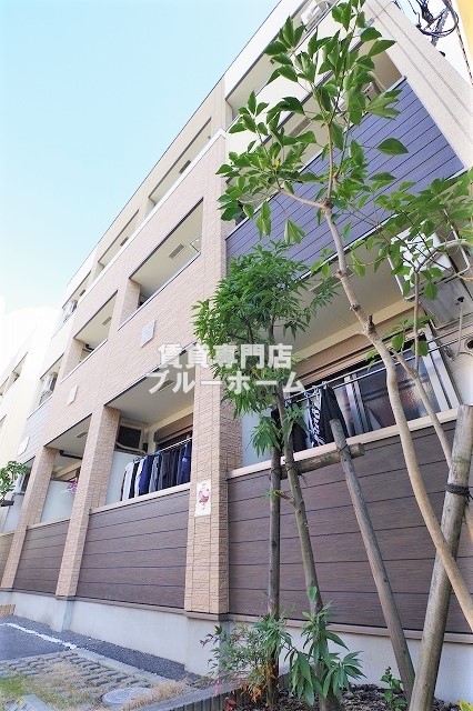 建物外観　木造3階建ての物件！