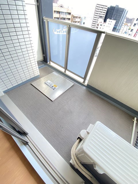 バルコニー　暖かな日差しのふりそそぐバルコニー