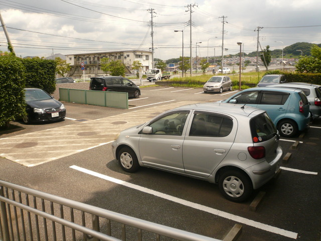 駐車場　★敷地内駐車場★（空き状況・使用料等詳細はご確認下さい）