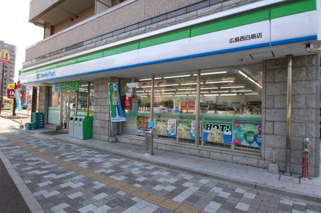 コンビニ　ファミリーマート広島西白島店（コンビニ）まで104m
