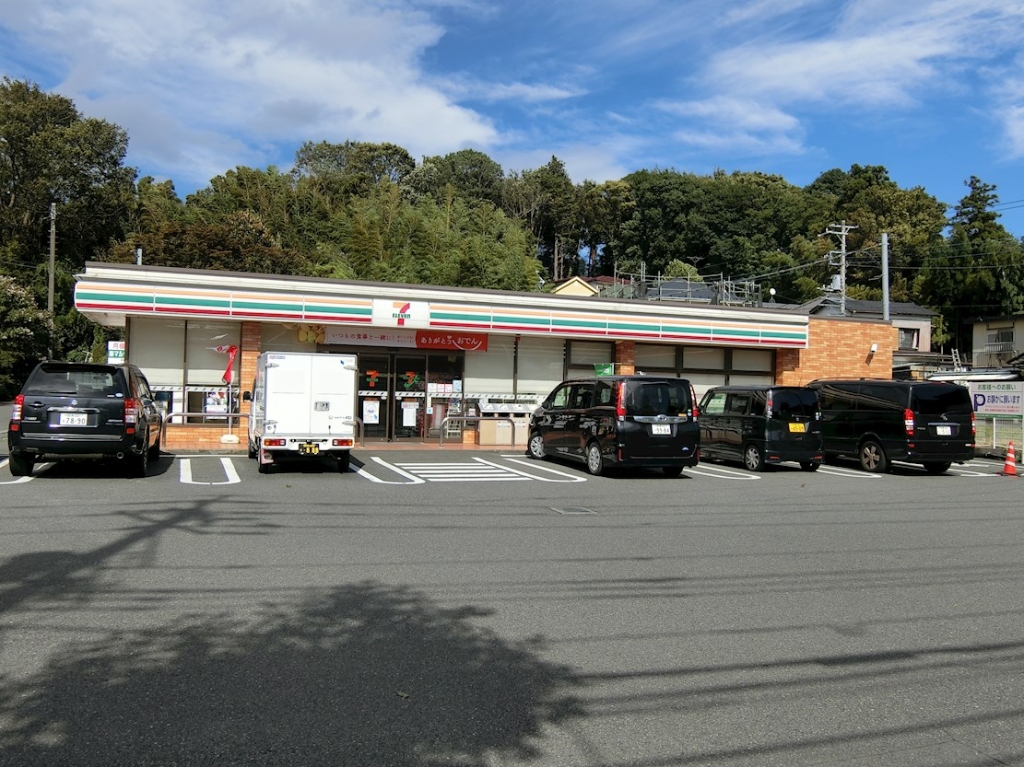 コンビニ　セブンイレブン 町田本町田中町店（コンビニ）まで107m