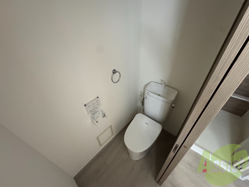 トイレ　温水洗浄便座があります。使いだすと必須品といわれる人もいます