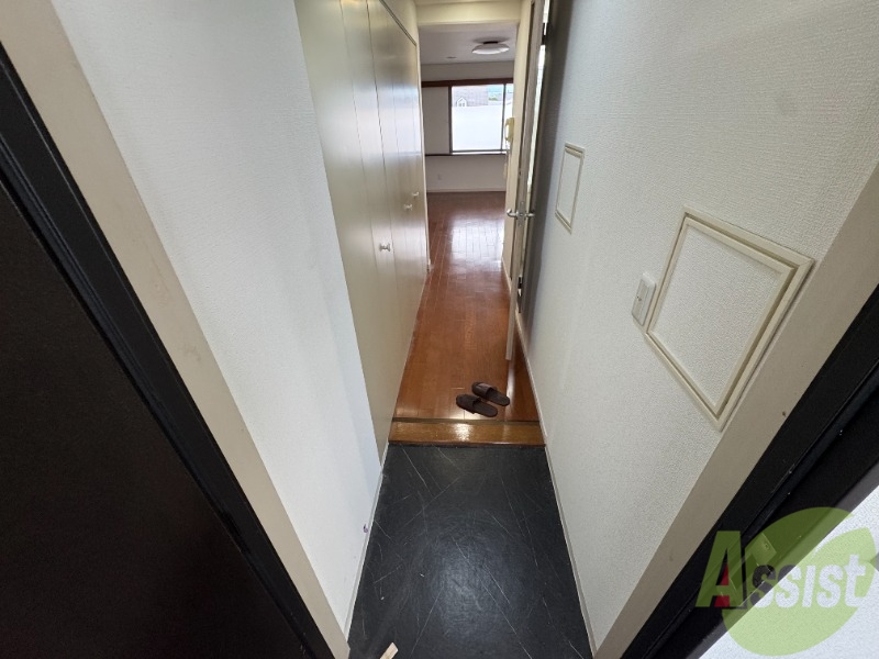 玄関　お部屋はオートロックです。鍵は必ず持って出てくださいね。