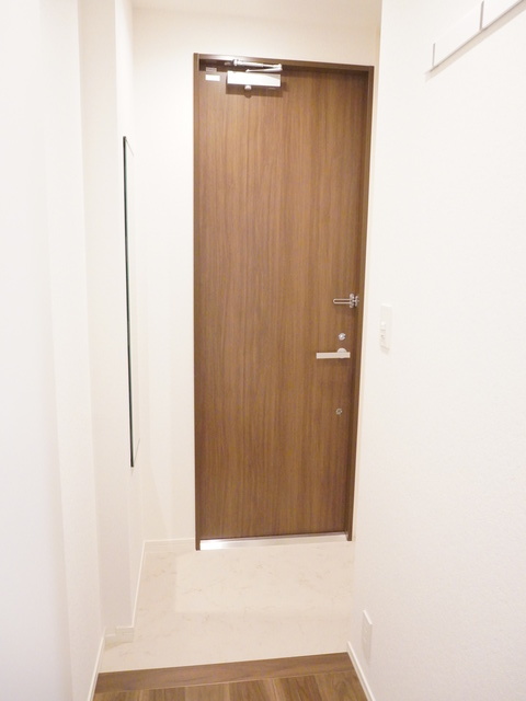 玄関　玄関には靴箱もあるのですっきりおさまりそうですね☆