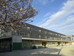 中学校　目黒区立目黒中央中学校（中学校）まで181m