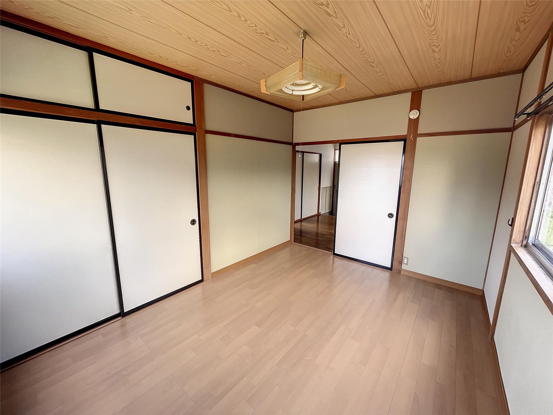 ハイツ向陽2号棟の居間写真