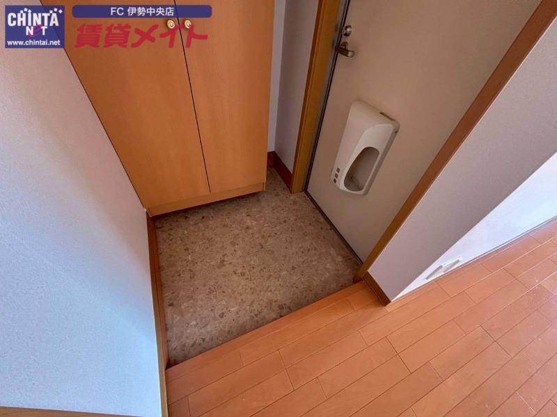玄関　別部屋の写真です