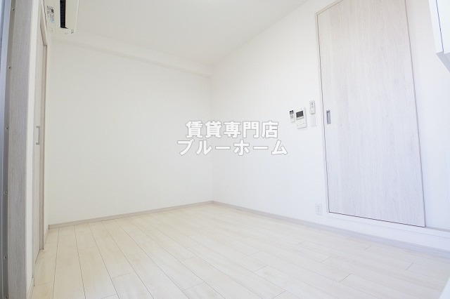 その他　白色が基調な洋室！