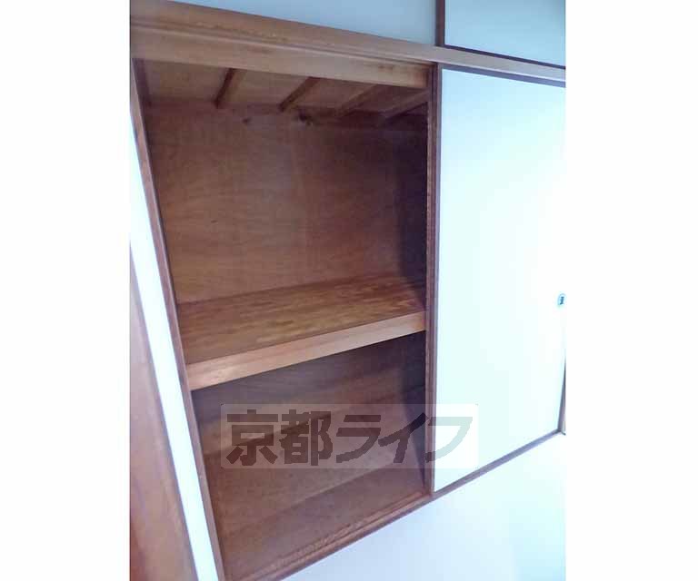 収納　廊下にたっぷり収納です