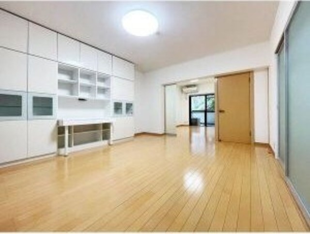 パスコマンション高宮の居間写真