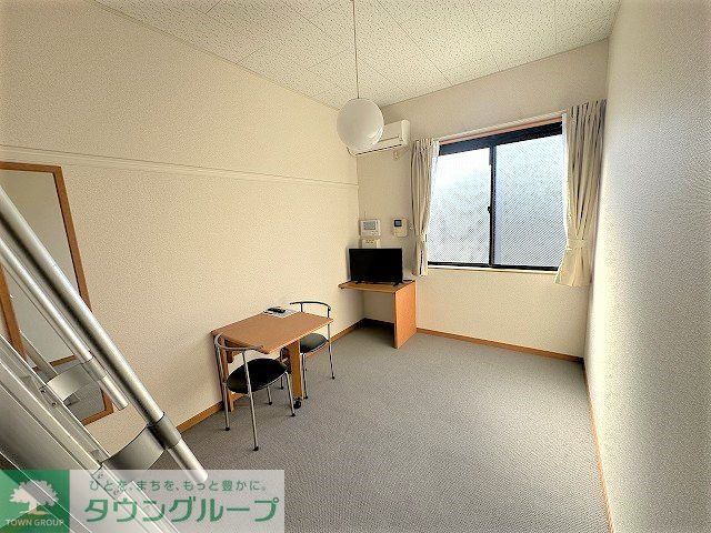 居室・リビング　2階タイプのお部屋です。