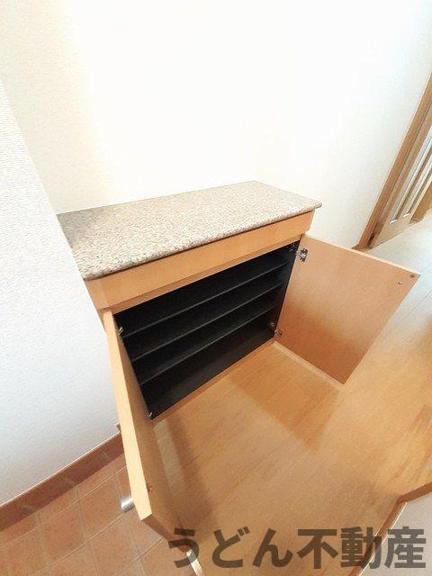 玄関　うどん県のお部屋探しはうどん不動産へ うどんちゃんとLINE