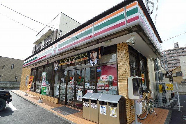 コンビニ　セブンイレブン西桐生駅前店（コンビニ）まで1300m