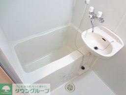 バス・シャワールーム　浴室乾燥機付。
