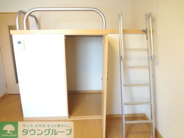 その他部屋・スペース　ベッド下が収納スペースになっています。