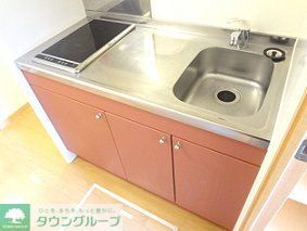キッチン　広々としたキッチンスペース。キッチン下収納が豊富。