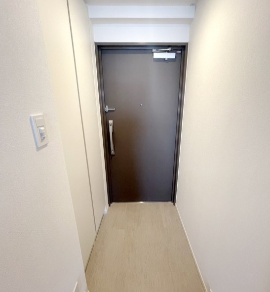 玄関　※別部屋の参考写真です。