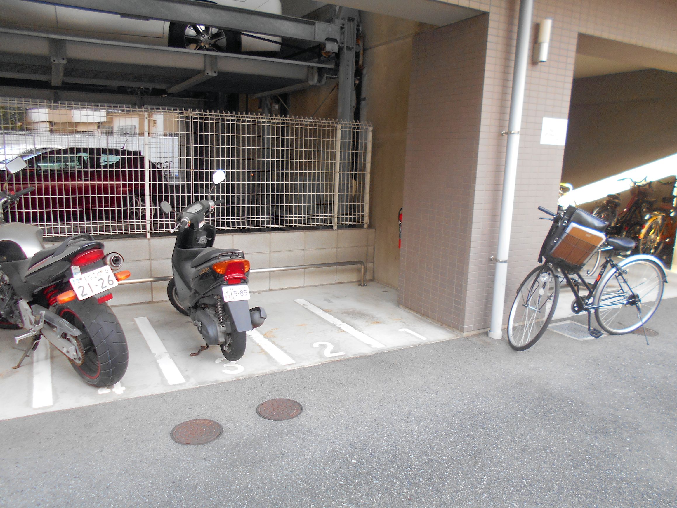 駐車場　バイクも置けます