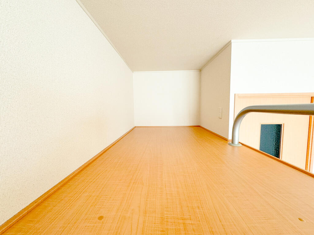 その他部屋・スペース　ウォークインクローゼットの上部にベッドスペースを完備です★