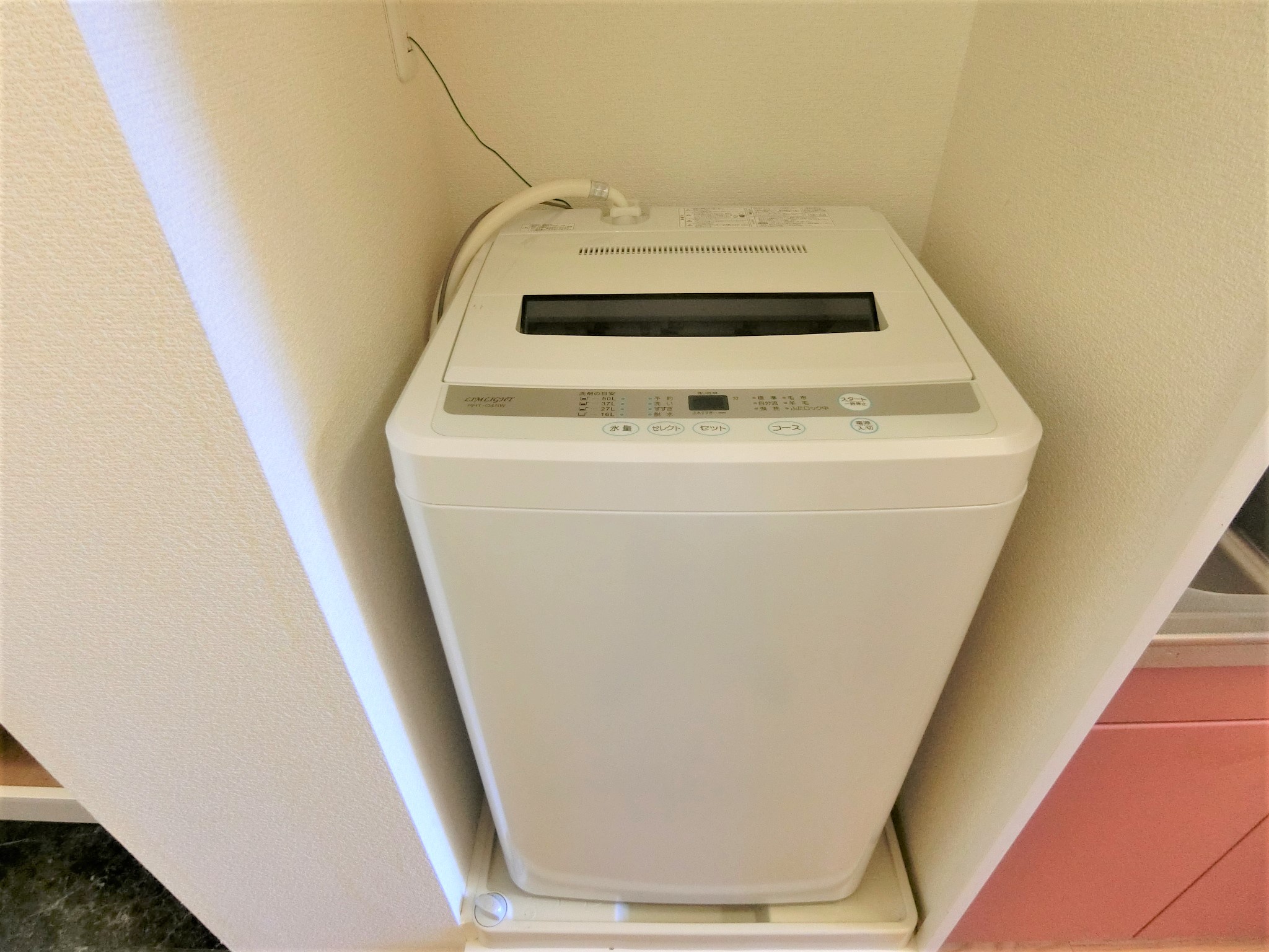洗面設備　★室内に全自動洗濯機が備え付けです★