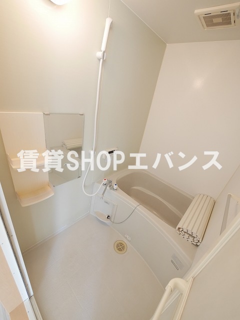 バス・シャワールーム　落ち着いた空間のお風呂です