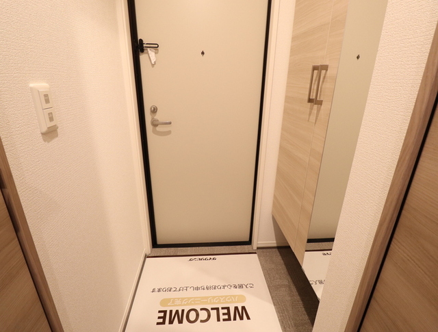 玄関　３０３号　玄関