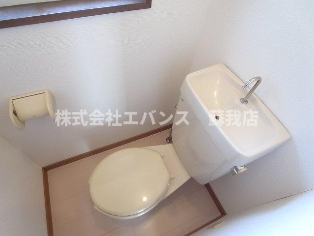 トイレ　清潔感のあるトイレです
