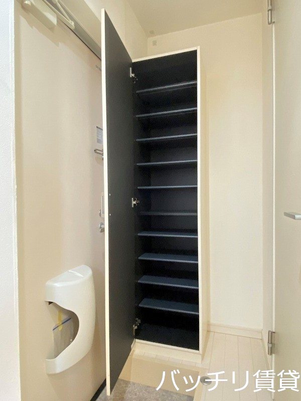 玄関　同型タイプの為、現状を優先致します。