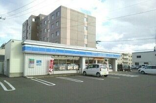 コンビニ　ローソン旭川大町３条店（コンビニ）まで230m