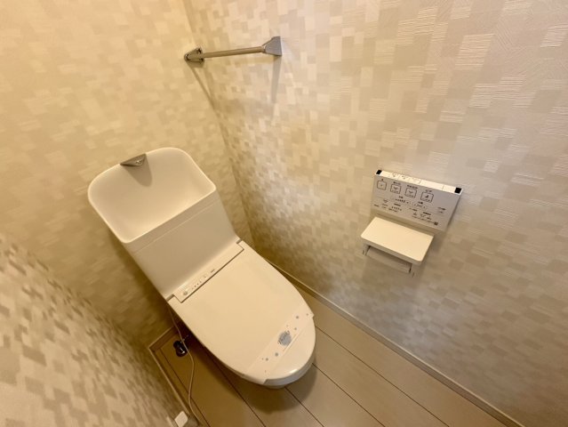 ＪＲ上越線 高崎問屋町駅 徒歩17分 1階建 築6年のトイレ写真