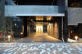 エントランス　落ち着いたエントランスです