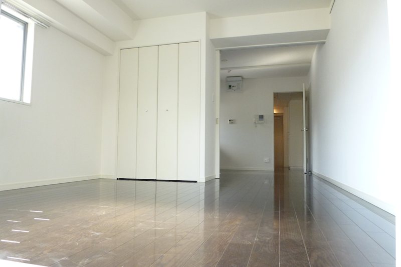 居室・リビング　二面採光の明るいお部屋です（同間取り別室の参考写真です）