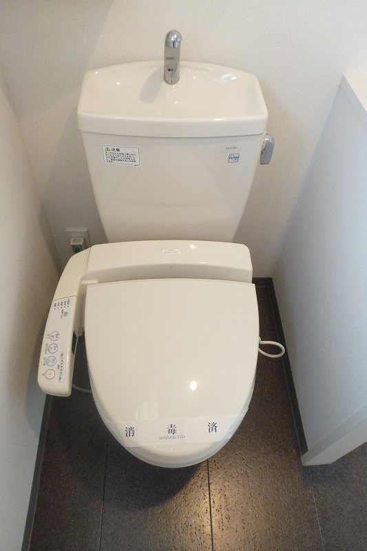 トイレ　ウォシュレット（同間取り別室の参考写真です）
