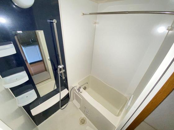 バス・シャワールーム　※別部屋の写真です