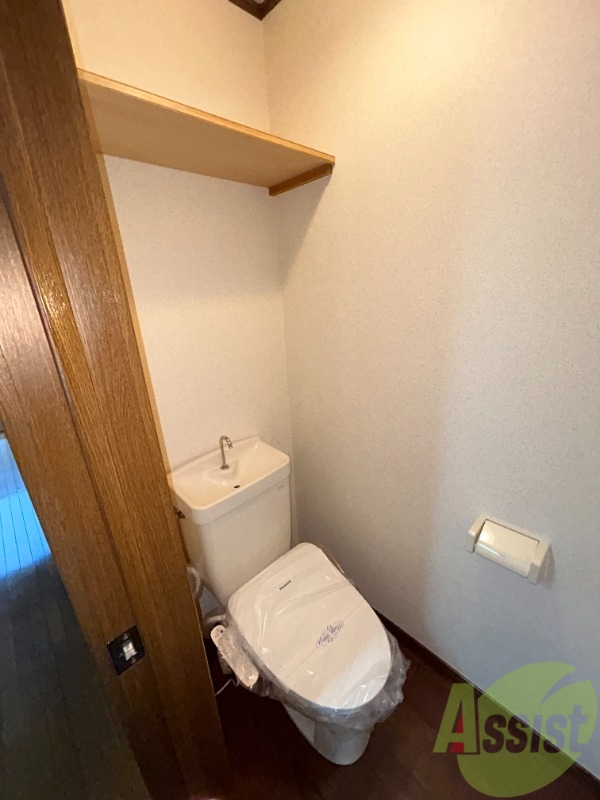 トイレ　トイレは温水洗浄便座となっており、快適にお使いいただけます。
