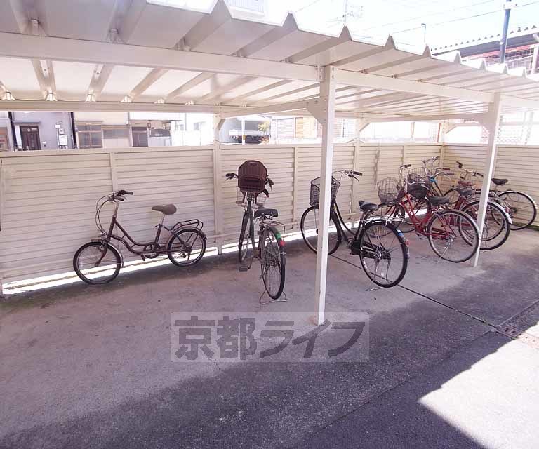 その他共有部分　駐輪場は屋根つきです