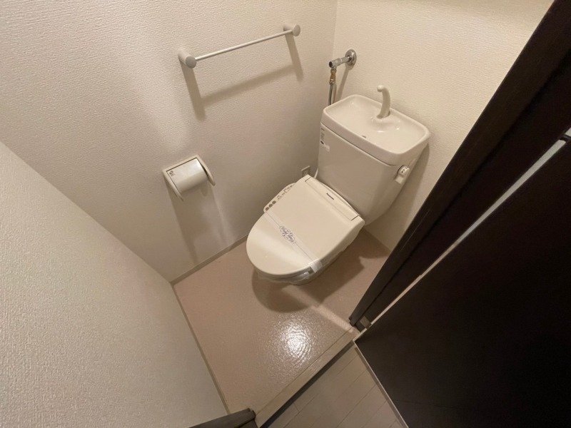 トイレ　こちらはトイレです。清潔感があり、安心して使用できます。