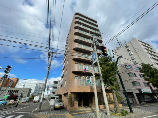 建物外観　札幌市中央区南８条西「ローレル１７」