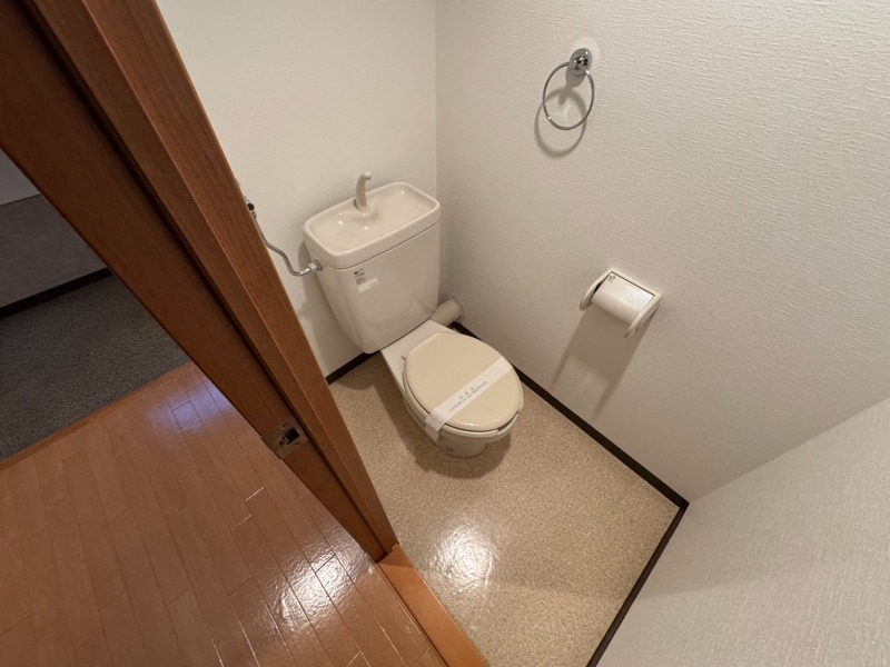 トイレ　こちらはトイレです。清潔感があり、安心して使用できます。