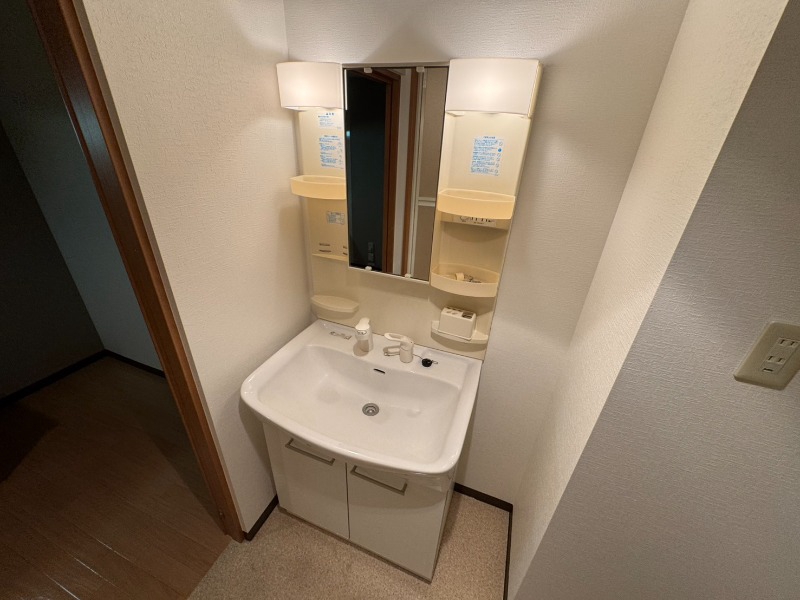 洗面設備　こちらに洗面台があります。朝の洗顔はこちらで。