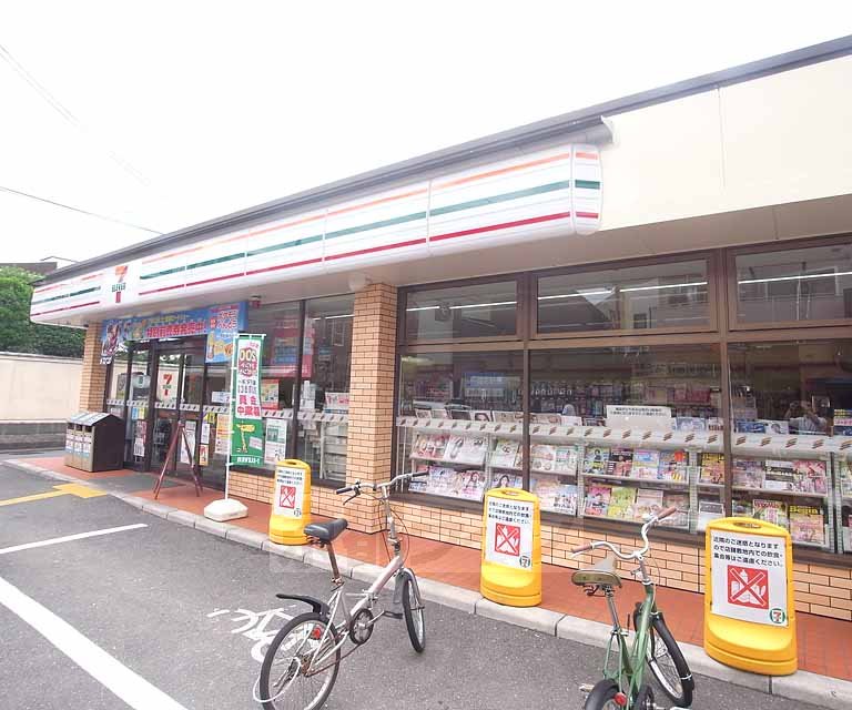コンビニ　セブンイレブン京都太秦大映通店（コンビニ）まで59m