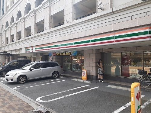 コンビニ　セブンイレブン（コンビニ）まで210m