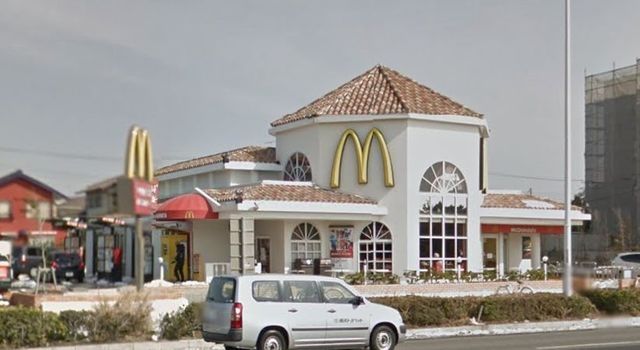 飲食店　マクドナルド片瀬江ノ島駅前店（飲食店）まで742m