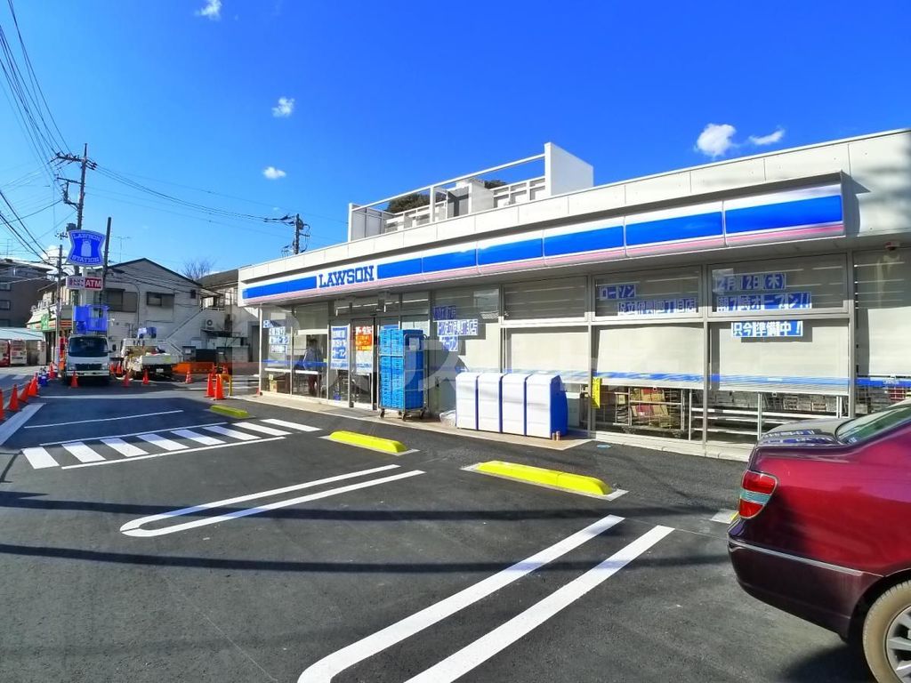 コンビニ　ローソン足立伊興四丁目店（コンビニ）まで120m