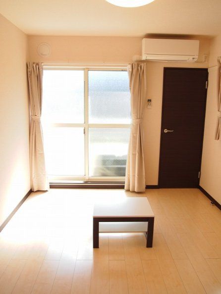 居室・リビング　★家具・家電付き洋室★