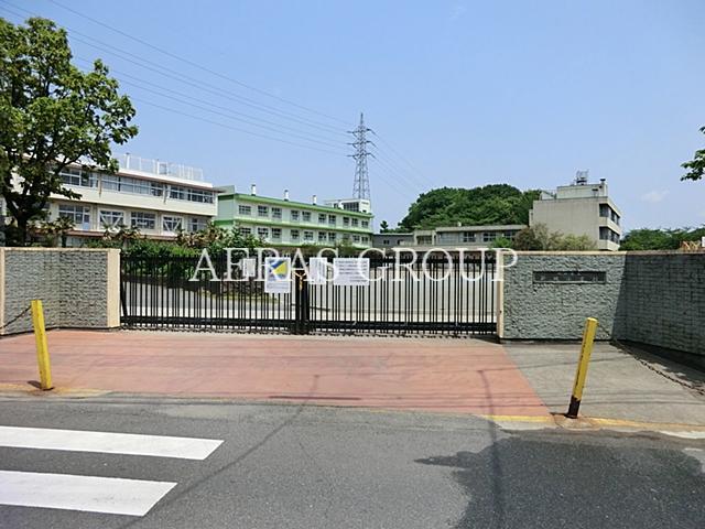 小学校　川口市立新郷小学校（小学校）まで146m