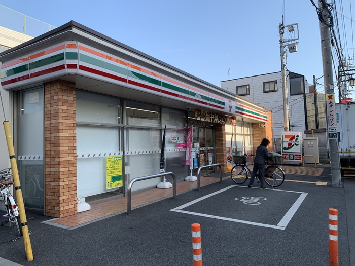コンビニ　セブンイレブン（コンビニ）まで120m
