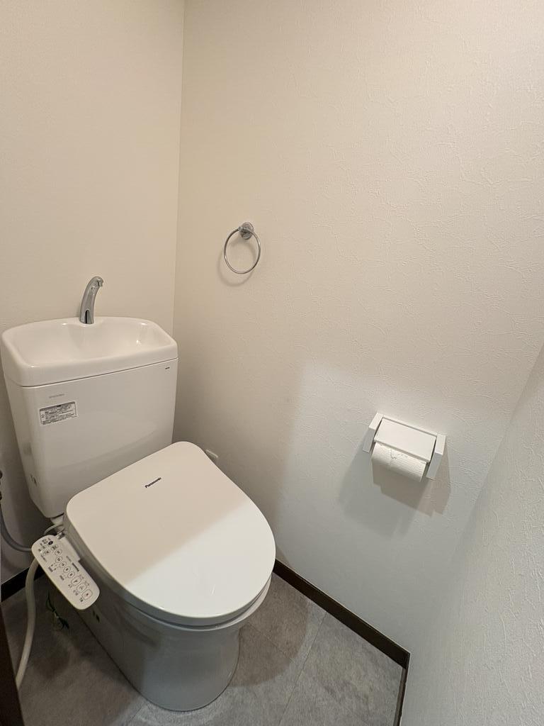トイレ　温水洗浄便座の新品トイレです。