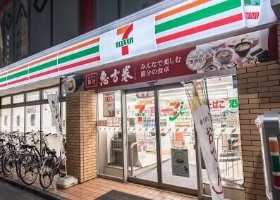 コンビニ　セブンイレブン新宿大久保駅南口店（コンビニ）まで774m